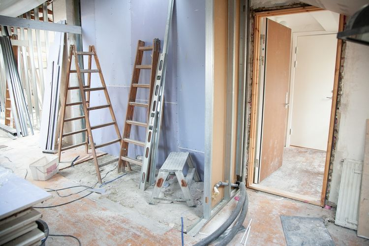 Mau Renovasi Total? Bongkar Rumah dengan Cara Cerdas